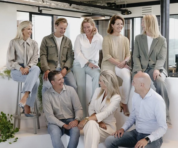 Groepsfoto - Melanie, Benjamin, Paula, Karen, Claartje op de bovenste rij. Bas, Femke en Jeroen op de onderste rij.